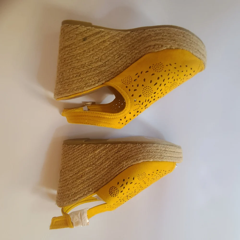 Refresh Yellow Perforated 4 In Wedge Sandals Size 8